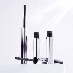 Private label Mascara Lash Amplifier: Lengthening and Curling Mascara for Stunning, Flirty Eyelashes!